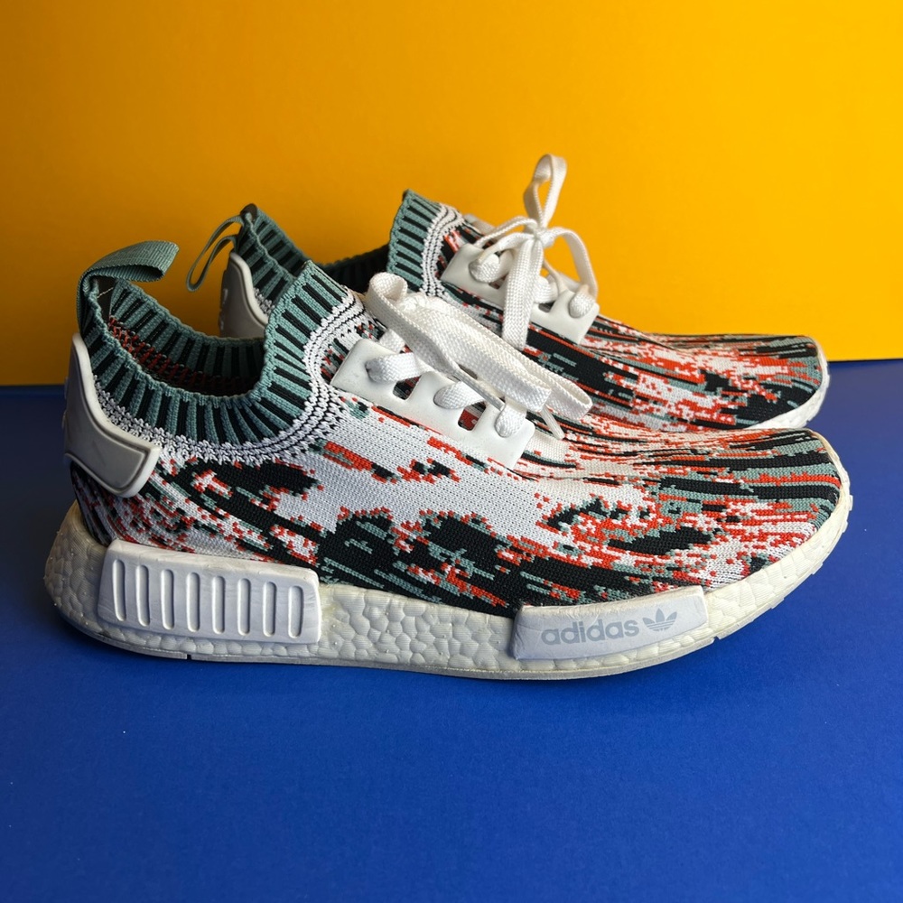 adidas NMD R1
Datamosh size US 10
